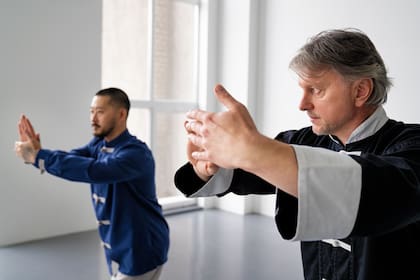 El taichi es muy recomendado por los especialistas (Foto: Freepik)
