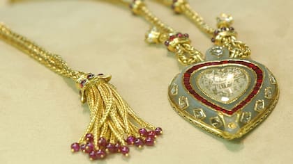 El Taj Mahal, la joya de diamantes y rubíes que Burton le regaló a Taylor cuando cumplió 40 años; fue valuada en 8,8 millones de dólares