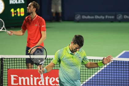 El talento de Novak Djokovic permitió que se diera el mejor punto del ATP 500 de Dubái, en el que el ruso venció al serbio y definirá con su compatriota Andrey Rublev.