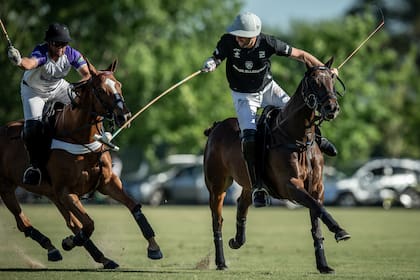 El talento de "Polito" Pieres para llevar la bocha en el aire.
