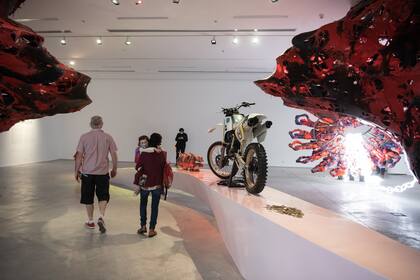 El talento del artista para crear "ambientes emocionales" convierte su muestra Sueño sólido en una de las visitas obligadas del retorno a los museos