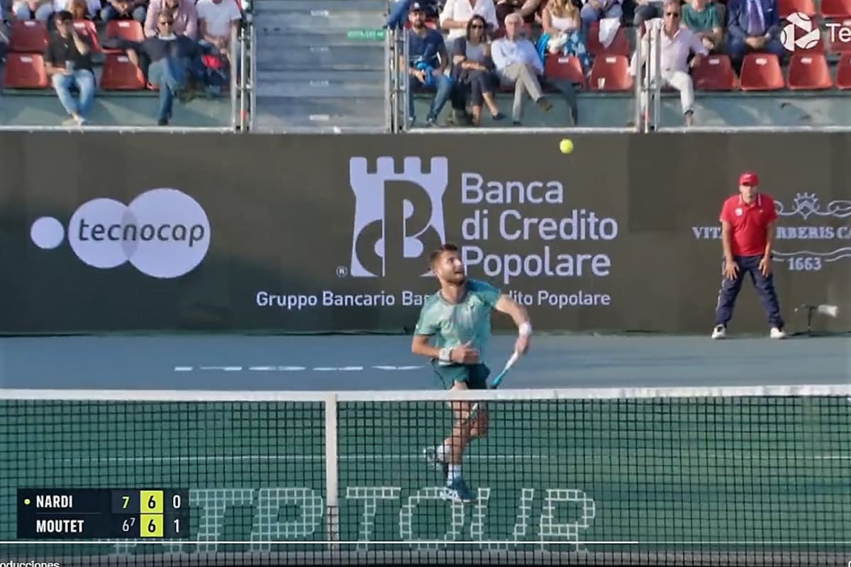 El talentoso e irascible tenista francés Corentin Moutet y un punto que no pasó inadvertido en el ATP napolitano