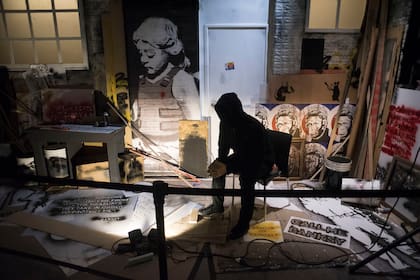 El taller de Banksy en La Rural tal como se ve en Exit Through the Gift Shop