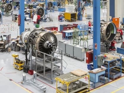 El taller ofrece servicios de revisión de motores y componente, mantenimiento pesado y en línea de aviones a más de 100 compañías