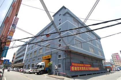 El taller Tai Cheong Loong se encarga de fabricar las estructuras de bambú recubiertas con papel destinadas a ceremonias religiosas y funerarias
