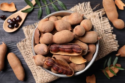 El tamarindo presenta nutrientes y vitaminas C, K, B, calcio, potasio y fósforo