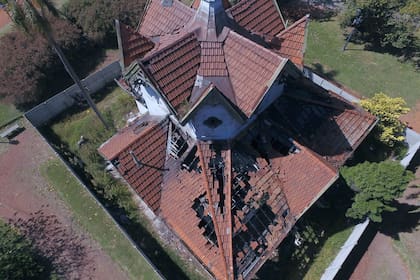 El Tambito antes de que comenzara su restauración, abandonado en los bosques de Palermo.