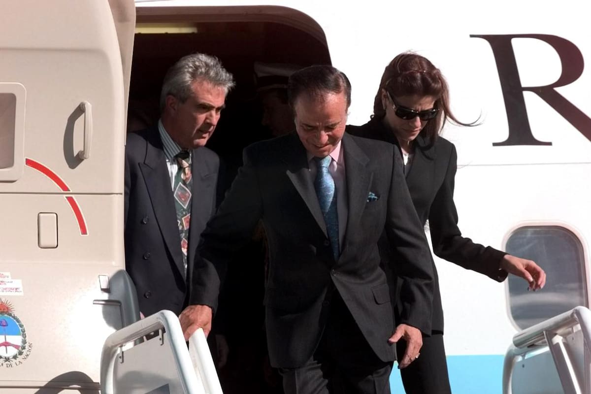 El Tango 01 es un emblema del menemismo. De La Rúa prometió venderlo, pero no lo hizo. Varias veces sorprendió con desperfectos, casi todos menores, a Néstor y Cristina Kirchner. Está desprogramado desde 2016, pero hay un plan para que vuelva a volar.