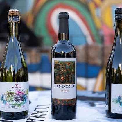 El Tannat Candombe y el Medio y Medio (mezcla en partes iguales de vino blanco seco y espumante dulce), una bebida clásica de los brindis uruguayos