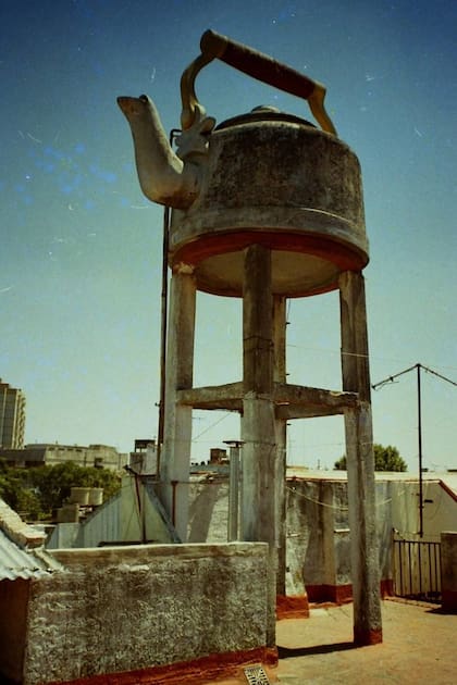 El tanque con forma de pava fue construido 63 años atrás