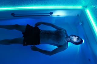 Cómo es la terapia de flotación que busca aliviar el estrés, la ansiedad y el insomnio