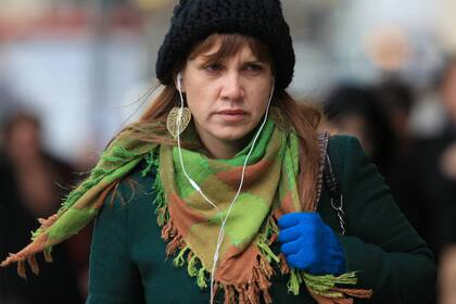 El invierno se estrena con amanecer muy fríos: vuelven los gorros de lana, los guantes y las bufandas