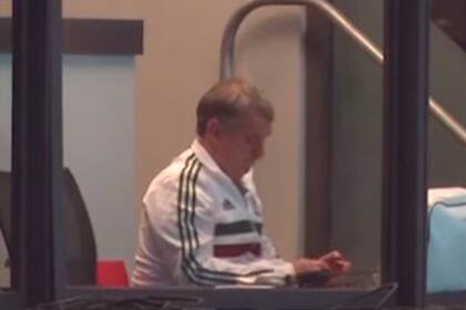 El Tata siguió el partido frente a Haití desde un palco del estadio de la Universidad de Phoenix