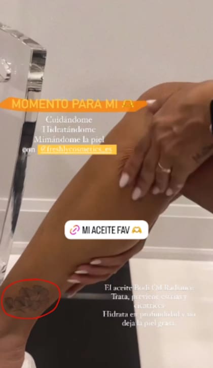 El tatuaje de Anto Roccuzzo en el tobillo (Foto: Instagram @antonelaroccuzzo)