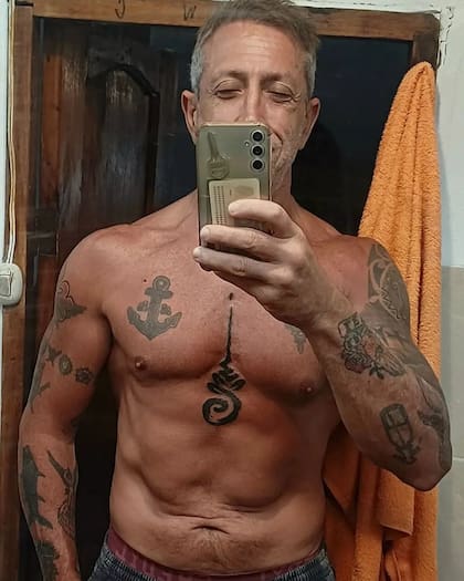 El tatuaje del Turco Naim en el medio de su pecho
