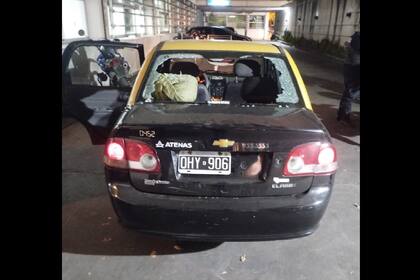 El taxi, presuntamente trucho, baleado en Rosario