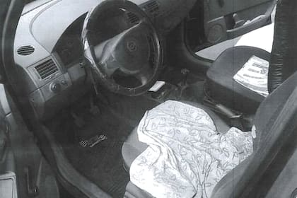 El taxi, revisado por la policía luego de la detención del chofer que se masturbó delante de una pasajera