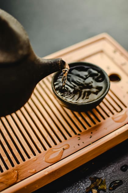 El té azul tiene propiedades antioxidantes que mejoran la salud.