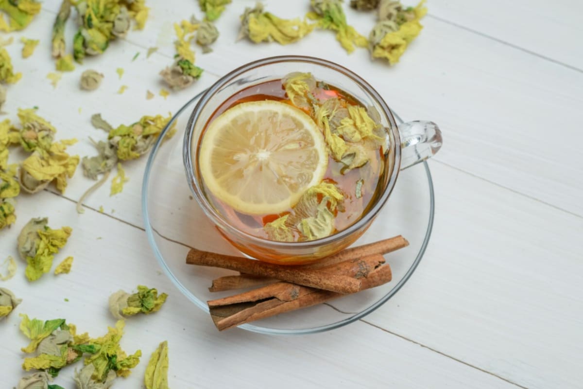 El té de hierba de San Juan es un remedio con más de 2000 años de historia, usado tradicionalmente para diversos fines medicinales