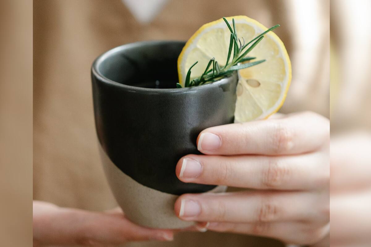 El té de romero tiene diversos beneficios para el cuerpo humano (Foto Pexels)