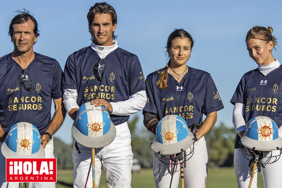 El team de La Dolfina estuvo integrado por Adolfo Cambiaso y sus tres hijos, Poroto, Mia y Myla. Como ya es tradición, todos llevaron sus cascos intervenidos con la bandera argentina.
