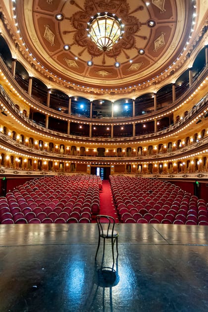 El Teatro Avenida es una de las salas más bellas de Buenos Aires, puesta en valor por el empresario Florencio Aldrey Iglesias
