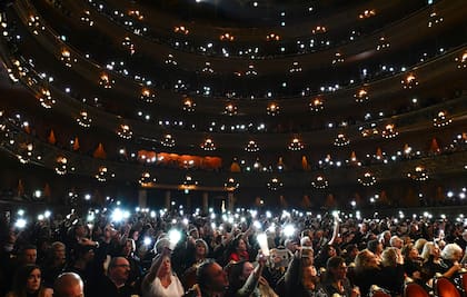 El Teatro Colón, el escenario de la fiesta de la AMIA. Se interpretaron piezas como "Shalom Argentina, huellas de la colonización agrícola", "Mi Buenos Aires judío: identidad al 2x4" y "La noche más oscura"