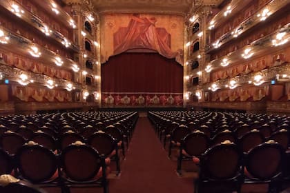 El Teatro Colón se vacía al terminar la función de Sinfonietta/Carmén