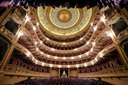 El Teatro El Círculo impacta por su belleza.