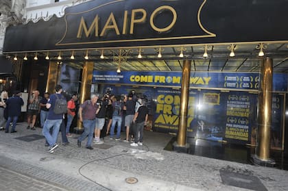El Teatro Maipo, escenario que tantas veces pisó Antoinio Gasalla, despidió sus restos