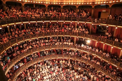 El teatro volvió a abrir sus puertas en 1968 y desde entonces se han estrenado cientos de obras y han pasado por sus escenarios los más prestigiosos actores y directores.