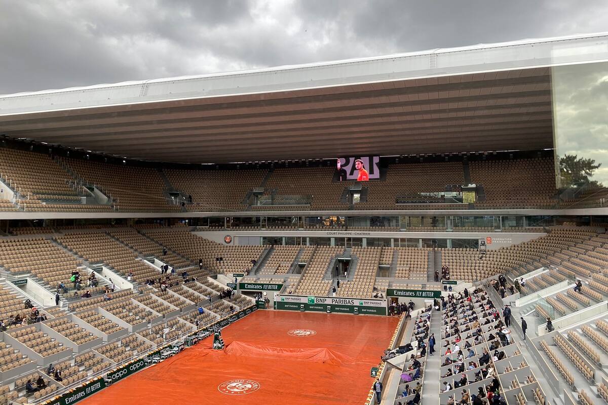 El techo cerrado en el Philippe-Chatrier para la final Simple Messieurs de RolandGarros.