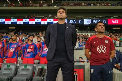 El técnico argentino dirigió equipos de primer nivel en Inglaterra y Francia, y sus ingresos provienen en gran parte de contratos en esas ligas