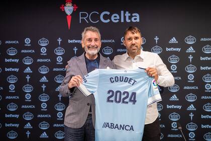 El técnico argentino Eduardo Coudet renovó este jueves de manera oficial con el RC Celta, firmando un nuevo contrato hasta 2024, después de llegar al club gallego en noviembre de 2020.  DEPORTES ADRIAN SANTAMARINA / RC CELTA