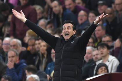 El técnico de Aston Villa Unai Emery durante el partido contra Liverpool en la Liga Premier, el lunes 13 de mayo de 2024. (AP Foto/Rui Vieira)