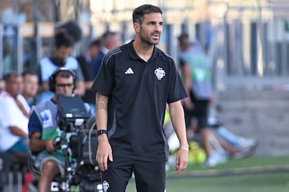 El técnico de Como, Cesc Fábregas: el modesto equipo italiano está quinto en el Calcio