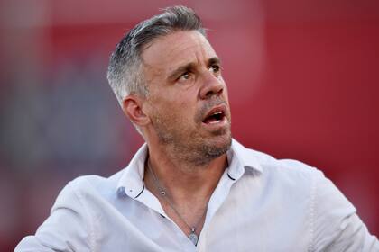 El tecnico de Independiente Lucas Pusineri, durante el encuentro frente a lanus por Copa Sudamericana.