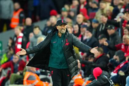 El técnico de Liverpool Jurgen Klopp durante el partido contra Manchester City en la Liga Premier, el domingo 16 de octubre de 2022. (AP Foto/Jon Super)