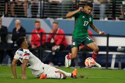 El técnico de México Diego Cocca durante el segundo tiempo del partido amistoso contra Camerún, el sábado 10 de junio de 2023, en San Diego. (AP Foto/Gregory Bull)