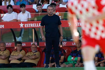 El técnico del Barcelona Hansi Flick durante partido contra Girona en la Liga española, el 15 de septiembre de 2024, en Girona, España. (AP Foto/Joan Monfort)