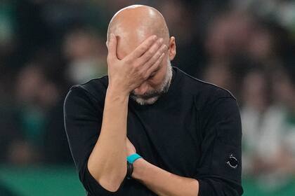 El técnico del Manchester City Pep Guardiola durante el partido contra Sporting Lisboa en la Liga de Campeones, el martes 5 de noviembre de 2024. (AP Foto/Armando Franca)