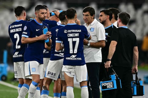 Errores en los goles de Botafogo y noche fatal de Cambeses: Racing se desmorona y tiene un pie afuera de la Copa