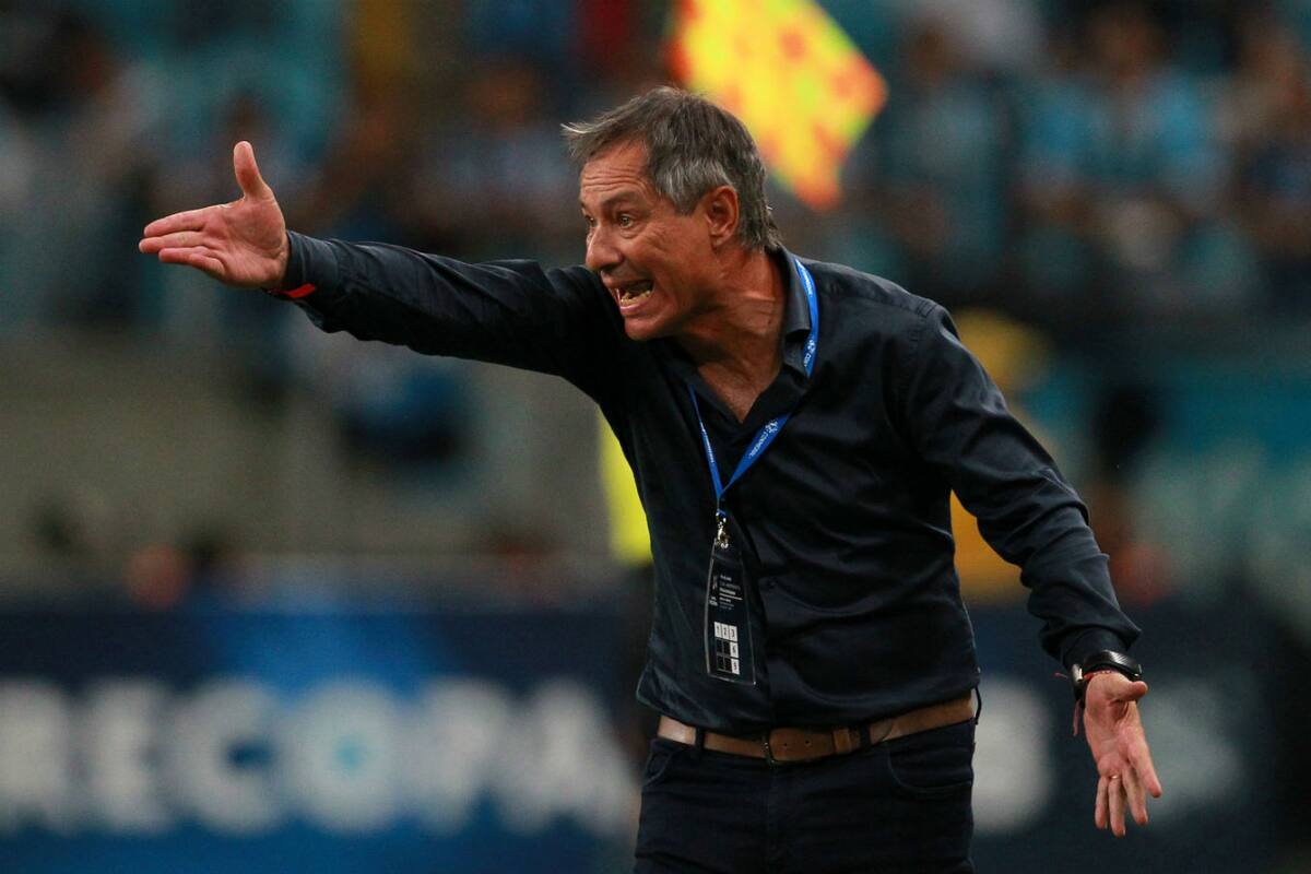 El técnico tomó un fierro caliente tras la salida de Milito y con su método de trabajo generó un contagio en el plantel y los hinchas