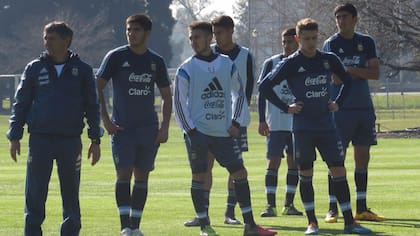 El técnico y sus jugadores