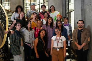 El telar como resistencia: una artesana mexicana convierte su oficio en una forma de lucha LGBTQ+