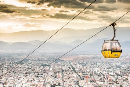 El teleférico del cerro San Bernanrdo, para ver la ciudad en toda su extensión, también retomó sus servicios