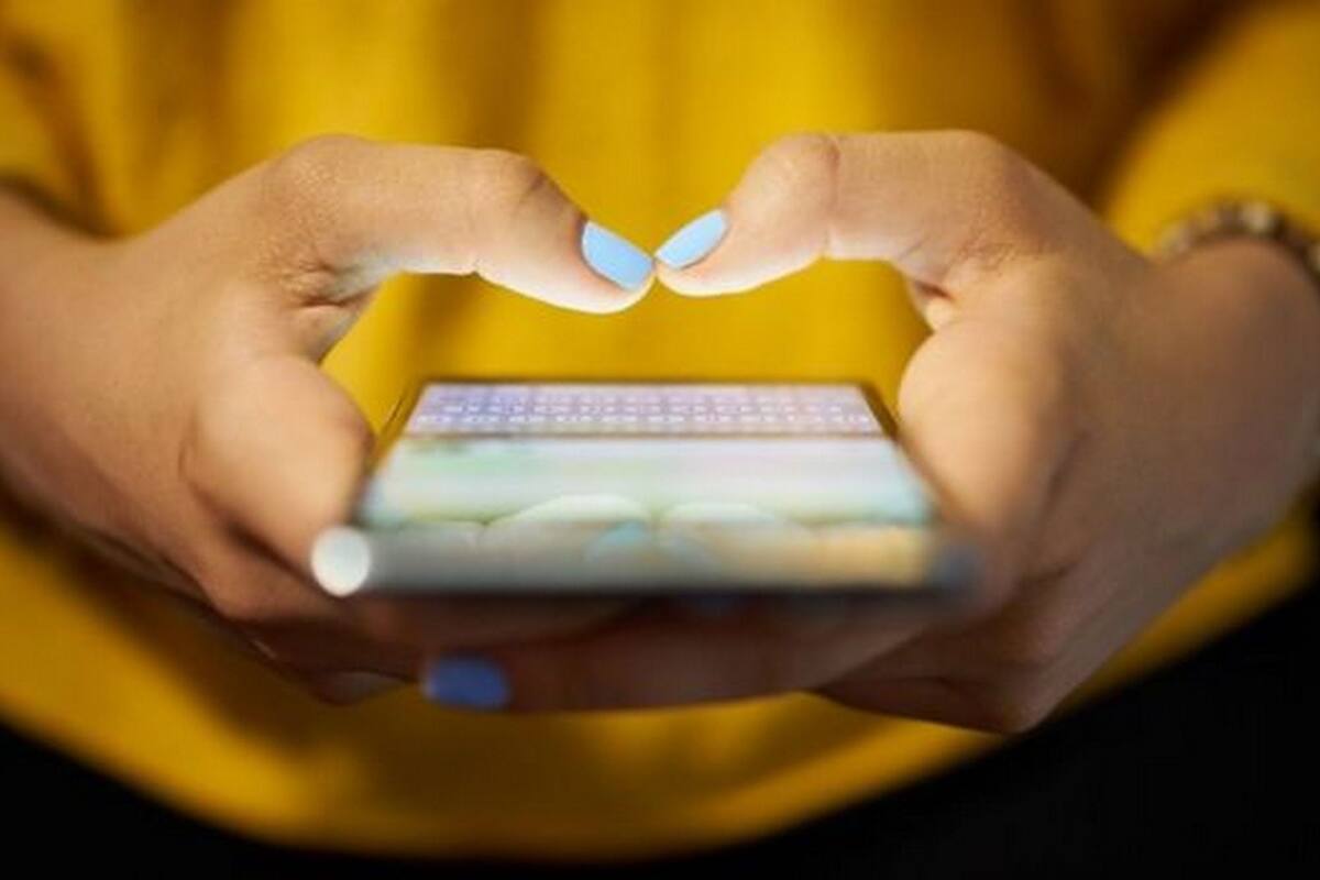 El teléfono móvil puede ser una herramienta de comunicación, pero tanto las autoridades y otras organizaciones pueden utilizarlo para espiar tanto a delincuentes como a activistas y periodistas