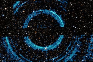 El telescopio Chandra captó estos anillos envolviendo un agujero negro