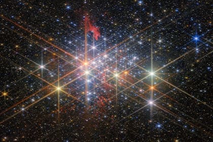 El Telescopio espacial James Webb capturó una imagen del aspecto de Westerlund 1