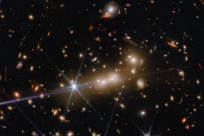 El Telescopio James Webb mostró detalles nunca antes vistos del universo primitivo